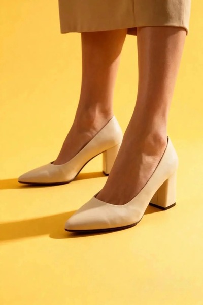 elvinshoes حذاء نينا نسائي بكعب كلاسيكي من الجلد الطبيعي باللون البيج