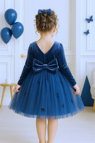 TREEMASS Kız çocuk kadife ve tülden elbise zarif tasarımıyla özel günler için ideal.