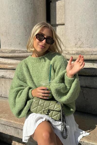 Seeh سترة تريكو نسائية بأكمام بالون خضراء قصة فضفاضة SH330