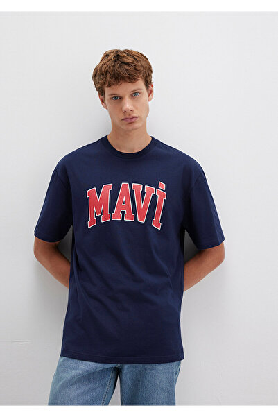 Mavi T-Shirt s potištěným logem v námořnické modré Volný střih / Volný uvolněný střih0611711-84371