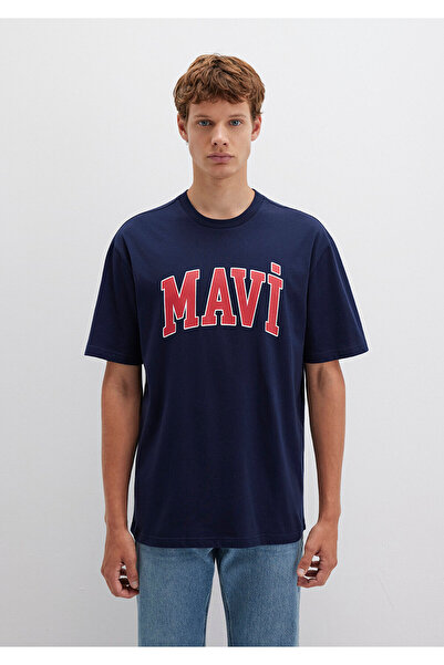 Mavi T-Shirt s potištěným logem v námořnické modré Volný střih / Volný uvolněný střih0611711-84371