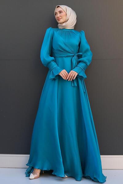 GİZ AGİYİM Βραδινό φόρεμα από μεταξωτό βενζίνη - Λεπτομέρεια φιόγκου