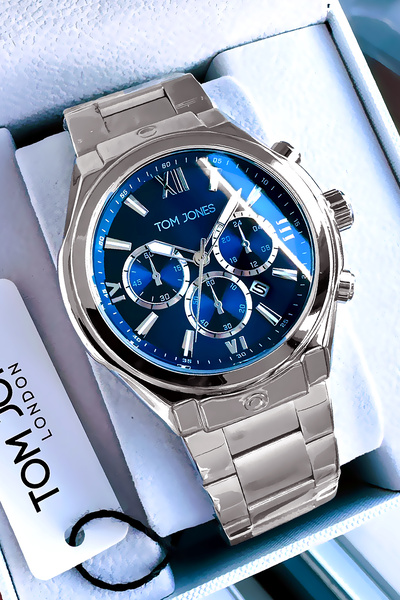 Tom Jones ساعة يد رجالية 3 أتم مقاومة للماء لون فضي سوار فولاذي Agr1305