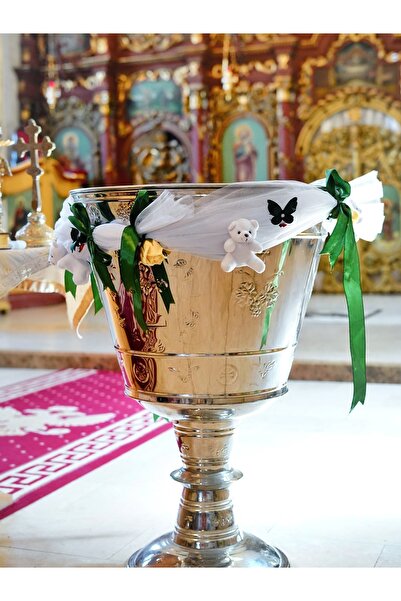 Botez Decor cristelnita din tulle alb, flori din sapun ivory, panglica verde ...