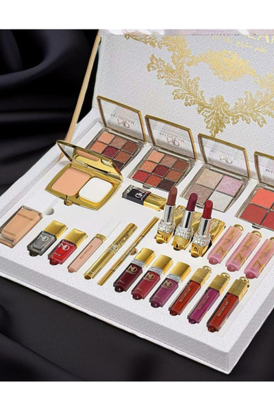 MAYDREAM The luxurious gold makeup set is a beautiful and luxurious makeup collection from My Dream.