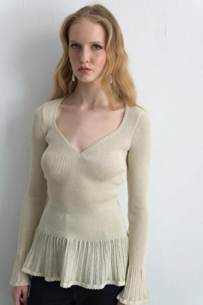 Gusto Heart Neckline Ruffle Detailed Knit Blouse - Gold