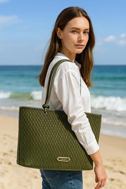 Generic Elegant Textured Ladies Handbag with Heart Scarf & Gold Detailing – Carnalisa