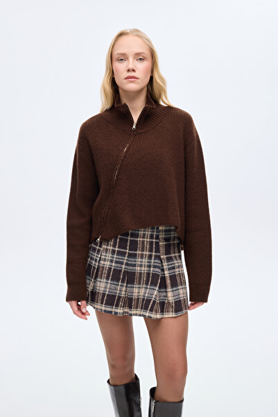 Quzu Ασύμμετρο πλεκτό πουλόβερ με φερμουάρ καφέ