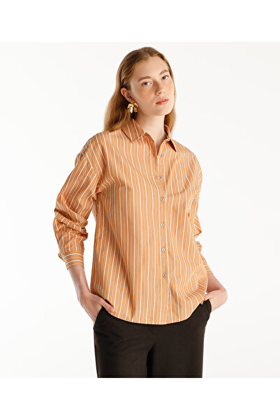 Yargıcı Renkli Düğmeli Gömlek