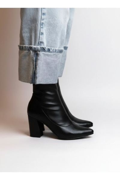 Savves Μαύρες δερμάτινες μπότες με μυτερό τακούνι με μεσαία ραφή