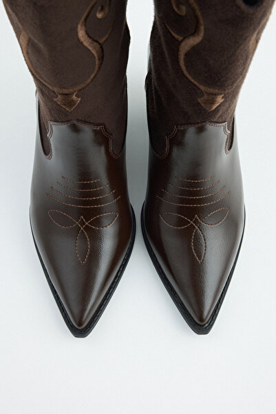 LUTVELIZADE حذاء 2524 - حذاء نسائي من جلد الغزال المطرز باللون البني الداكن