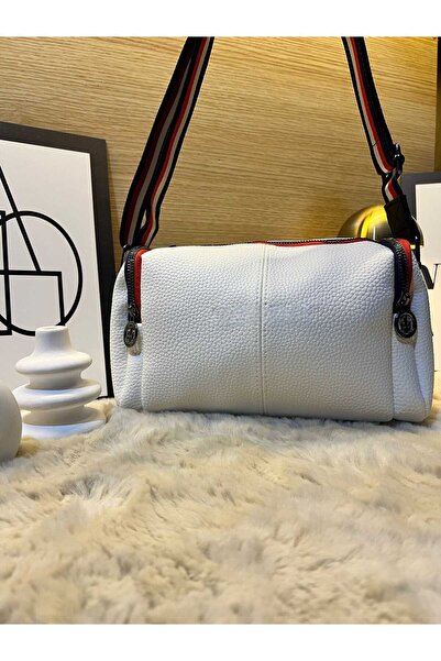 MODANTA Sports and Dynamic Adjustable Strap Women's Bag