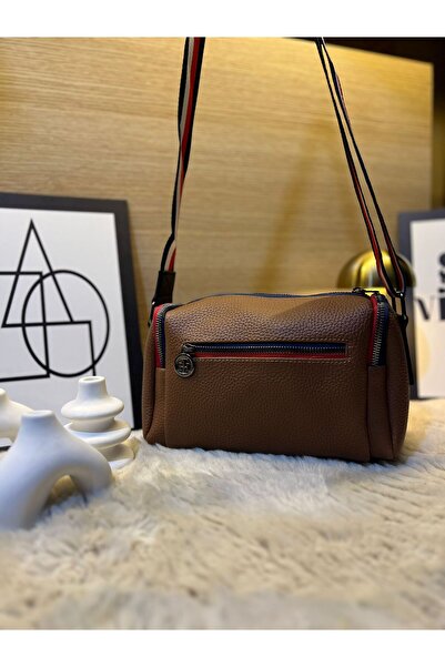 MODANTA Sports and Dynamic Adjustable Strap Women's Bag