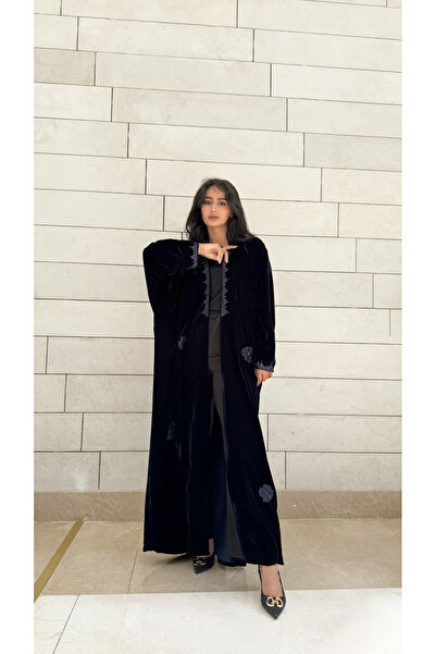 AYA عباية مخملية مطرزة باللون الأزرق الداكن