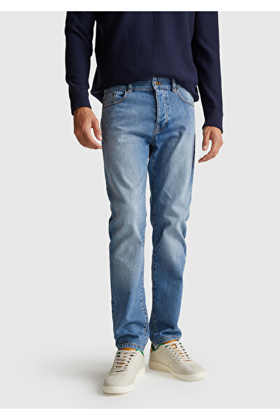 United Colors of Benetton Men's Light Blue Cotton Blend Slim Fit Denim Trousers with Logo Label on the Back and Pockets