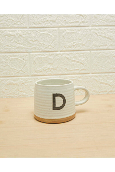 REDTAG كوب أبيض عليه حرف D