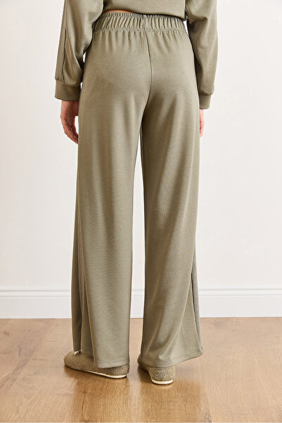 Olalook Women's Green Modal Buttoned Pocketed Draped Trousers with Wick Detail Pnt-19000380