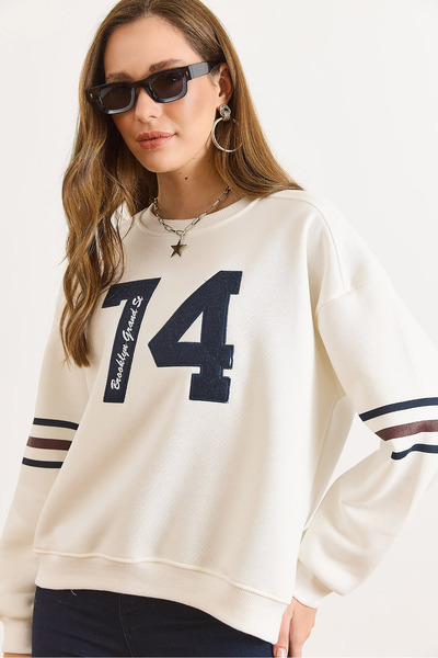 Olalook Women's White Sleeve Stripe Stitching Detailed Fleece-Lined Sweatshirt Swt-19000784