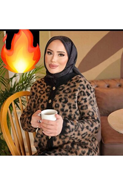 SEVENLINE Women's Leopard Patterned Oversized Knitwear Cardigan – Soft Texture, Button Detail, Warm Model