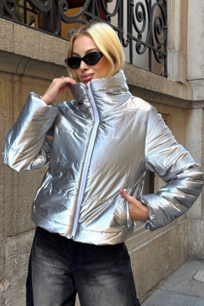 VAGGON Metallic Short Puffer Coat with Shiny Print Detail