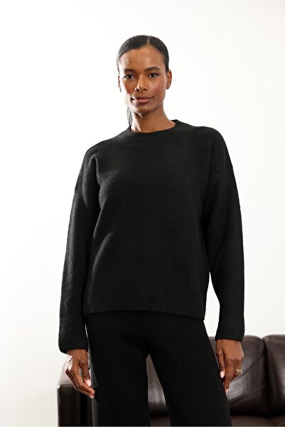 5in1Canpolat Μαύρο πλεκτό με μαλακή υφή με λαιμόκοψη 251297