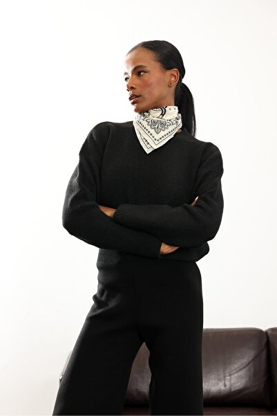 5in1Canpolat Μαύρο πλεκτό με μαλακή υφή με λαιμόκοψη 251297