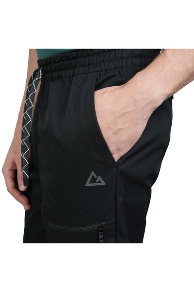 Giordano Men's Relaxed Fit Mid-Rise Polyester Jogger Pants