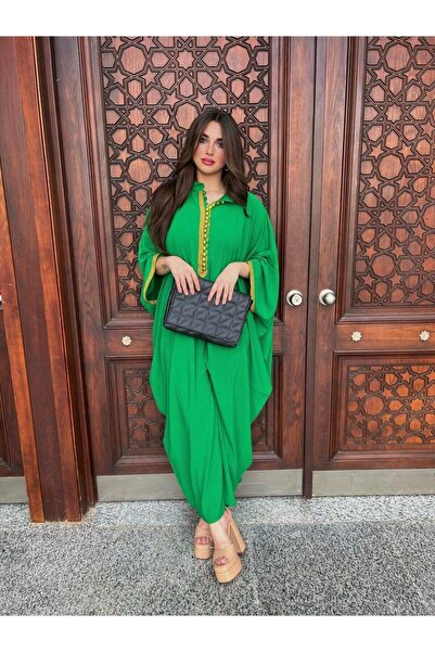 outline A reception jalabiya made of luxurious Egyptian cotton