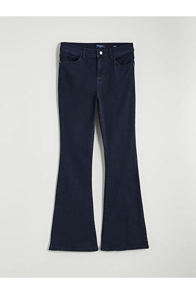 LC Waikiki بنطلون جينز نسائي من ماركت فلير