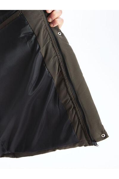 LC Waikiki Standard Mold Stand Collar Men's Puffer Vest