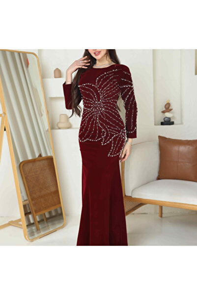 Nice Model Luxurious wool dress in a deep burgundy color