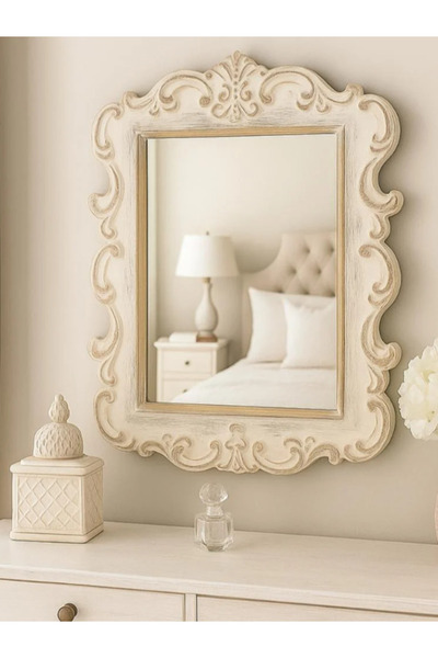BEC60 Classic carved wall mirror with an antique design