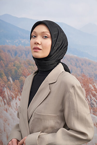 ARMANDA وشاح جاكار إيطالي بنمط متعرج - أسود