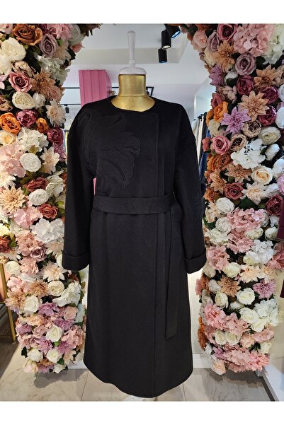 Kayra kaban siyah kadın