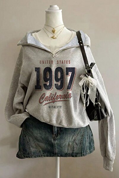 MODAGEN Unisex Yarım Fermuar Dik Yaka Gri 1997 Baskılı Oversize Sweatshirt