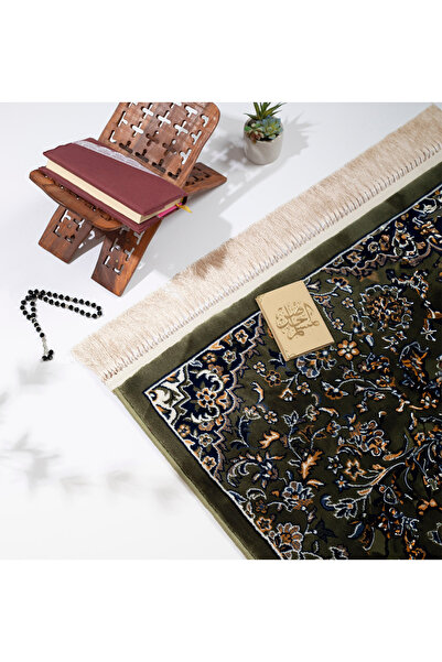 Segadty Rawdah prayer mat, padded with a design inspired by the Prophet's Mosque, in green, measuring 70x110,11mm