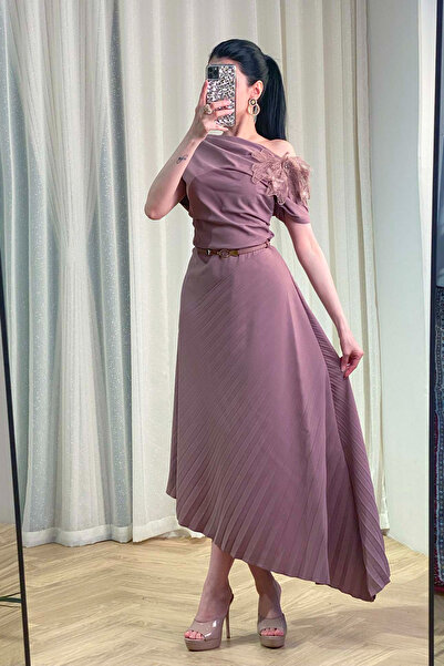 Opera Fashion A soft crepe dress in a mauve color with pleats at the bottom and a rose on the shoulder.