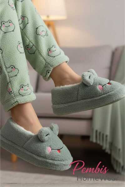 PEMBİŞ HOMEWEAR شباشب منزلية شتوية على شكل ضفدع فروي من الداخل