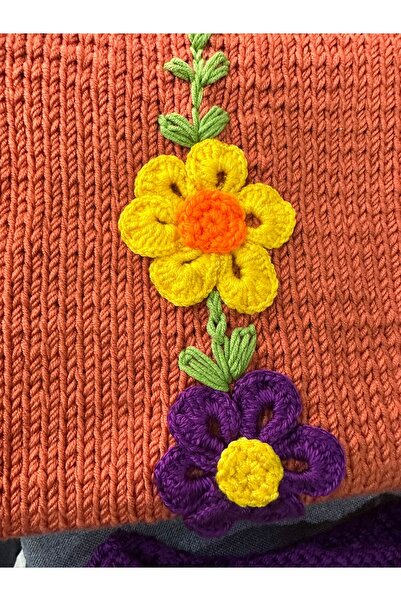 Gönülden Tasarım Hand Knitted Flower Embroidered Women's Scarf and Beanie Set