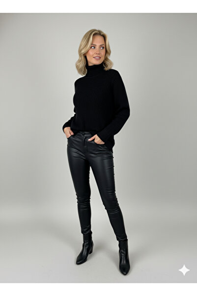 Millionaire Women's Black Thick Knitted Turtleneck Sweater