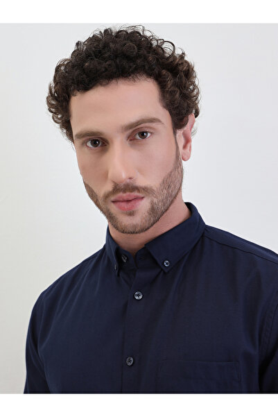 Styli Solid Oxford Regular Fit Spread Collar Shirt