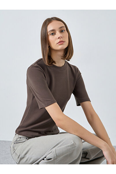 Styli تي شيرت بني محبوك ملائم