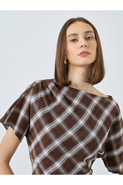 Styli Checked Pleated Detail Blouse