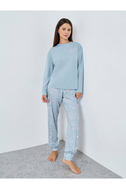 Styli Slogan Long Sleeve T-Shirt and Winter Print Cuffed Pyjama Set