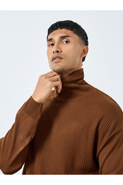 Styli Men Brown Textured Turtleneck Sweater