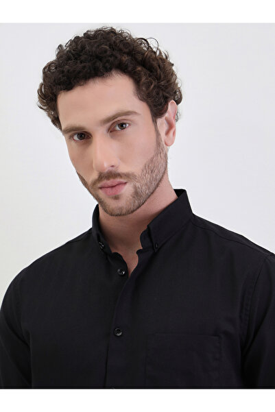 Styli Solid Oxford Regular Fit Spread Collar Shirt