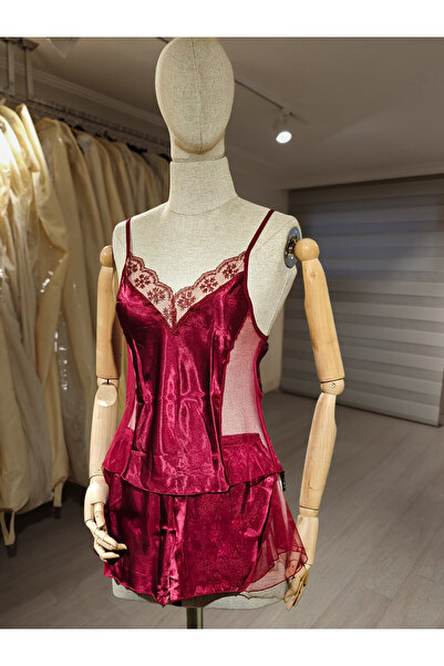 LARİS Yılbaşı Özel Kadın Bordo Dantel ve Tül Detaylı Saten Şortlu Gecelik Takımı