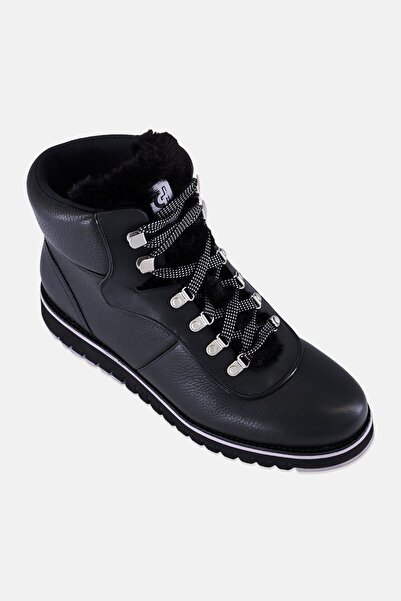 Cole Haan حذاء ZG EXPL UPSTATE HKWP برباط للكاحل للنساء، أسود