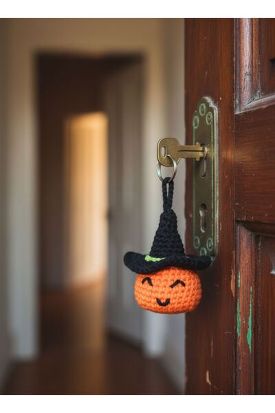 Talinhandmade سلسلة مفاتيح أو زينة لمرآة السيارة مصنوعة يدويًا على شكل يقطين ...