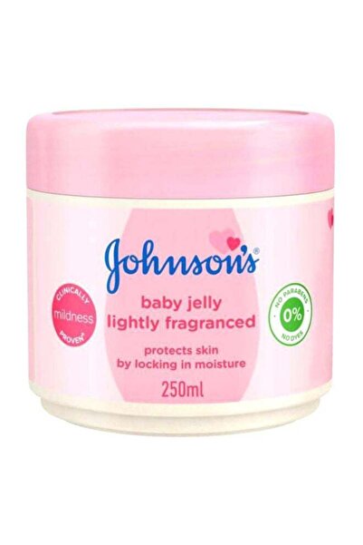 Johnson's Baby jelly with a light fragrance to protect your baby's skin and maintain moisture.